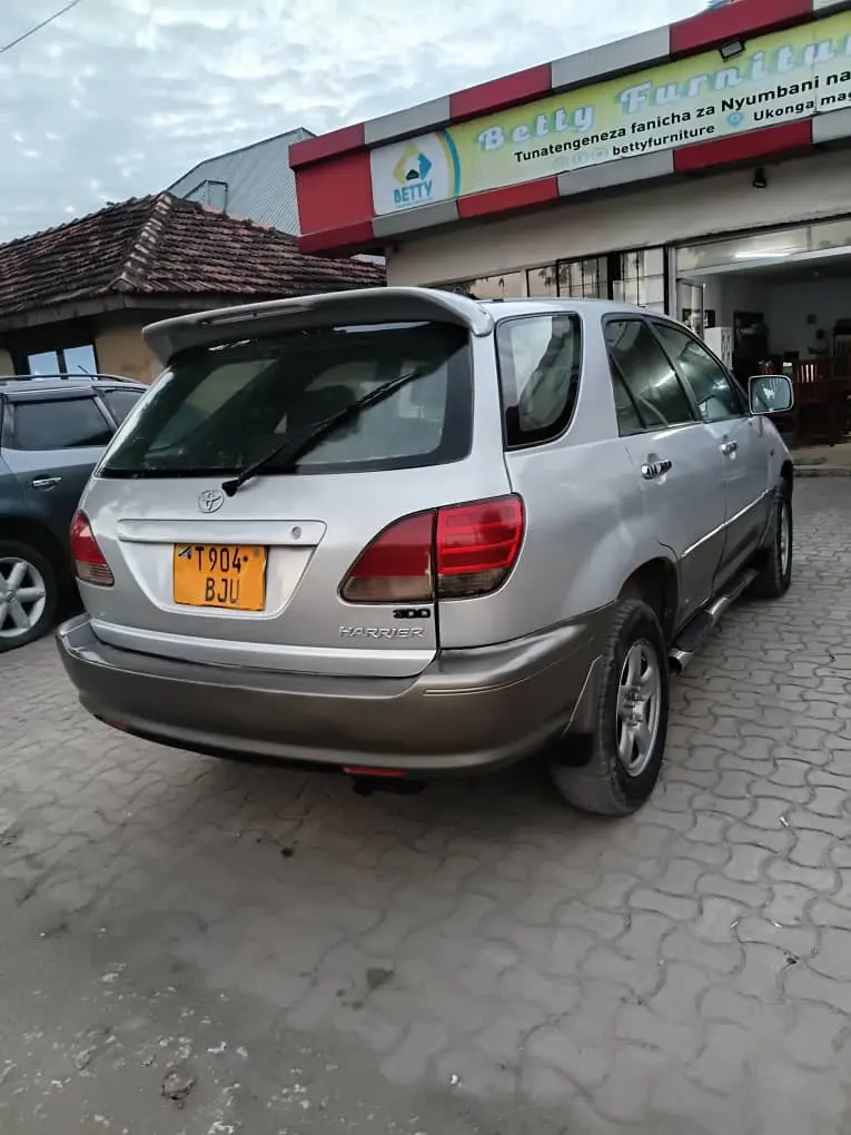 Toyota Harrier Old Model (BJU) thumbnail 5