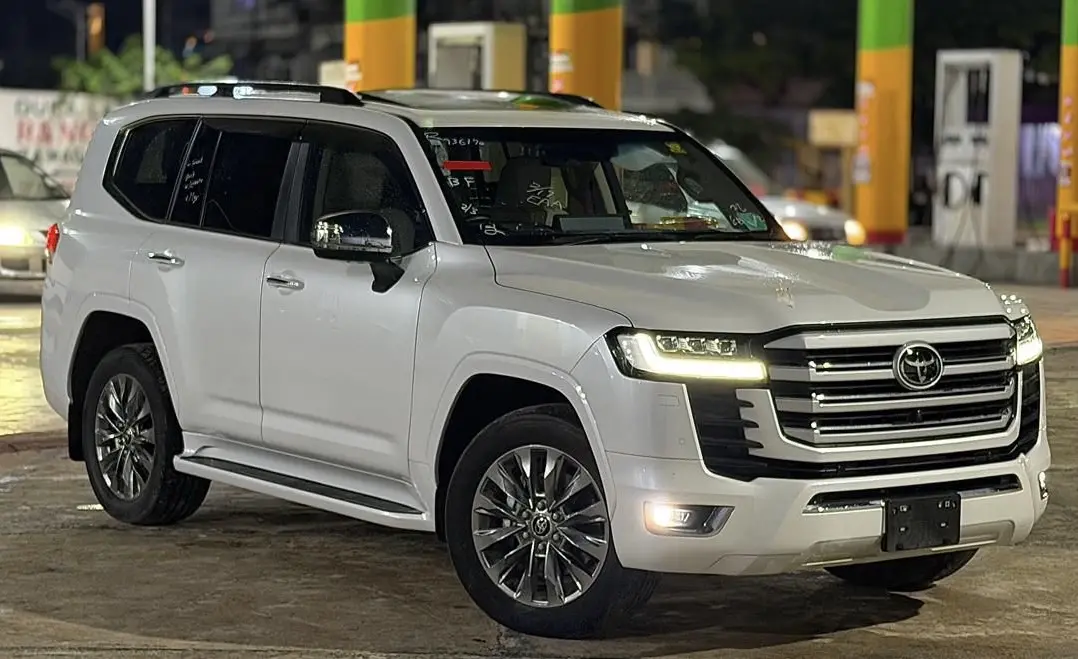 Toyota Land Cruiser 300 ZX 2024