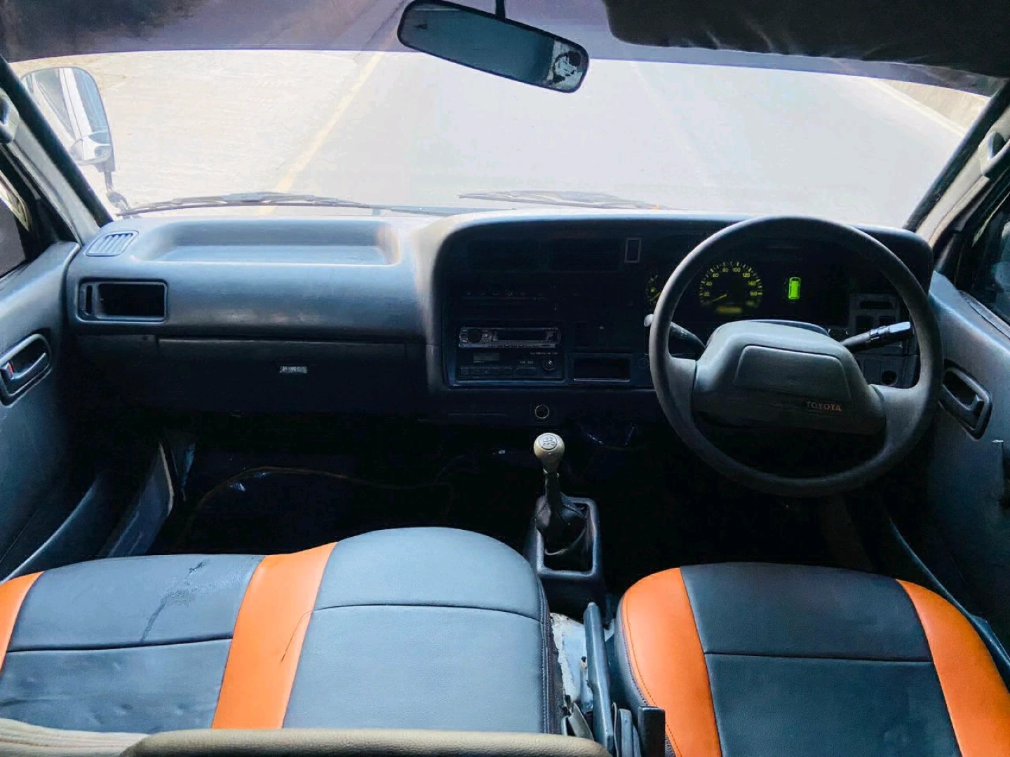 Toyota Hiace Dungu Staff Bus 3L Diesel Manual thumbnail 5