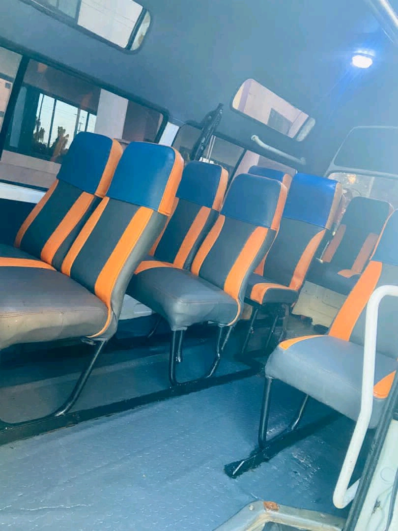 Toyota Hiace Dungu Staff Bus 3L Diesel Manual thumbnail 6