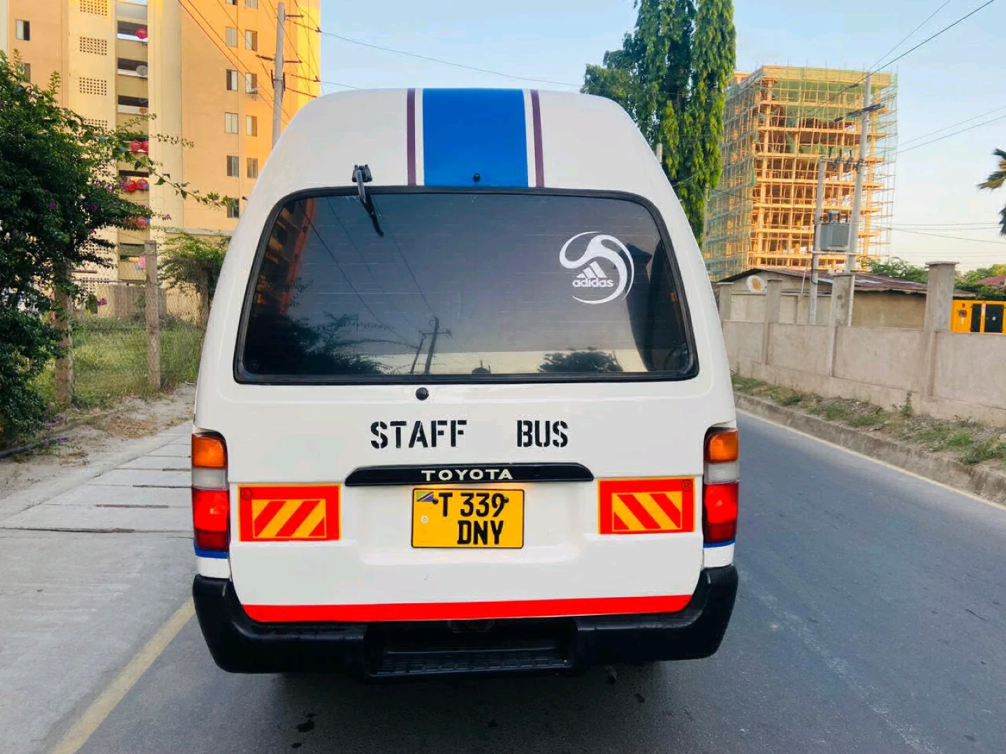 Toyota Hiace Dungu Staff Bus 3L Diesel Manual thumbnail 7