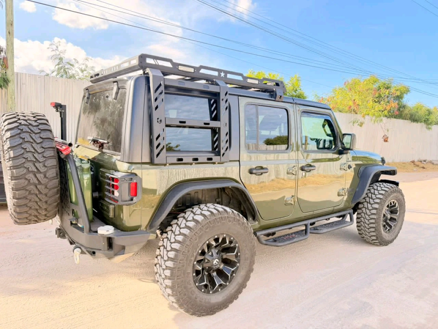 Customized 2022 Jeep Wrangler 3950cc thumbnail 4