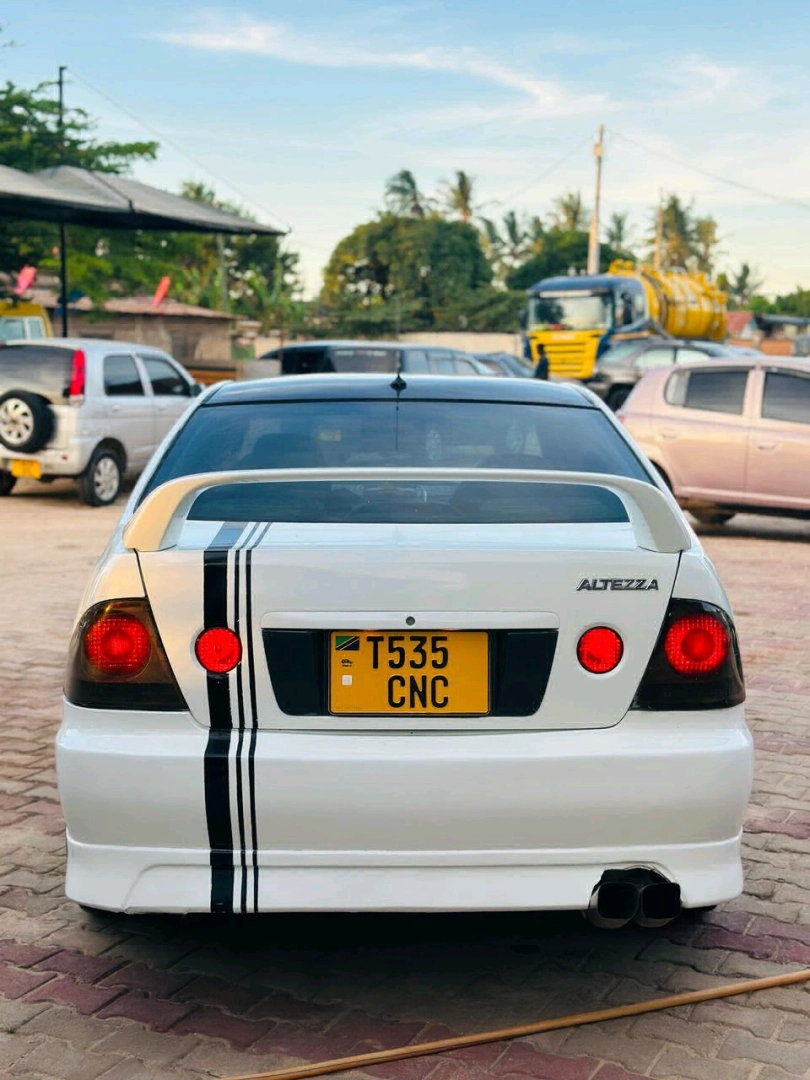 White Toyota Altezza Sedan CNC Reg for Sale thumbnail 6
