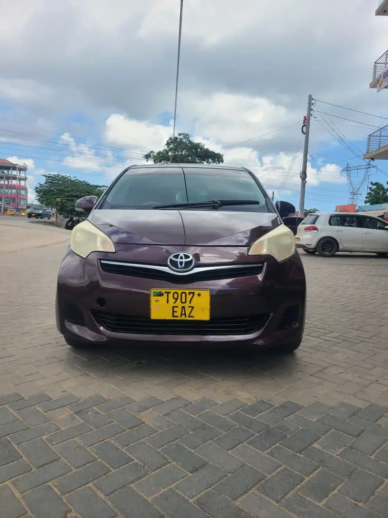 Toyota Ractis 2011 - Purple