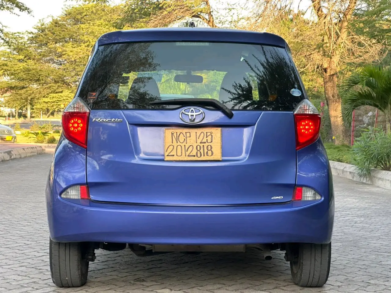 Toyota Ractis 2012 thumbnail 2