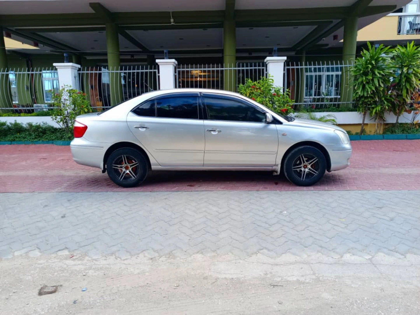 Toyota Premio Sedan 2004 Model thumbnail 4