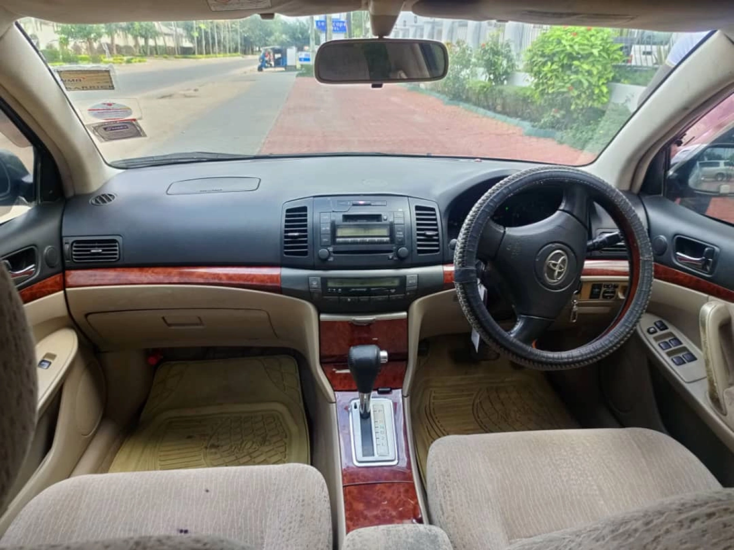 Toyota Premio Sedan 2004 Model thumbnail 5