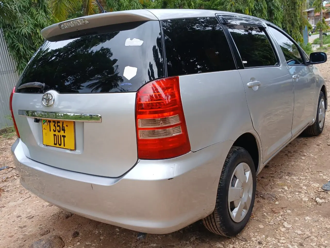 Toyota Wish 2003 Silver thumbnail 2