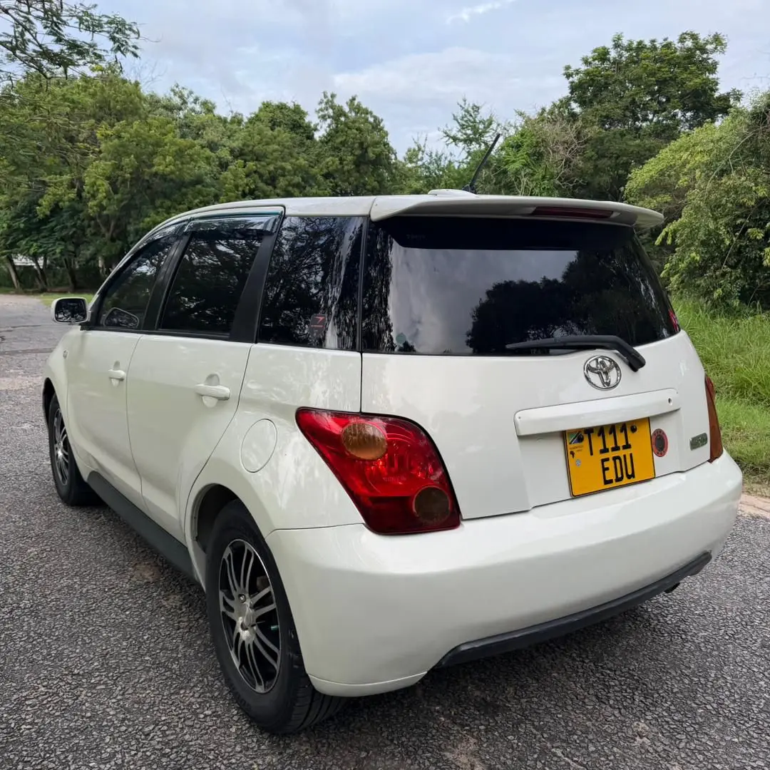 Toyota Ist 2003 - White thumbnail 3
