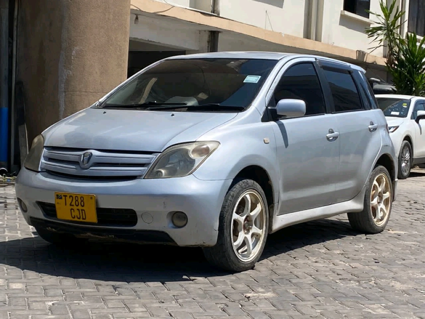 Toyota IST Hatchback 1290cc Full AC thumbnail 3