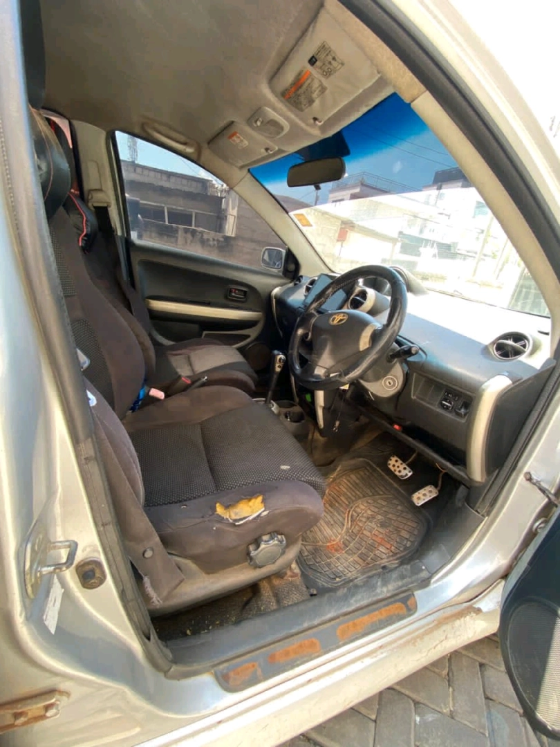Toyota IST Hatchback 1290cc Full AC thumbnail 4