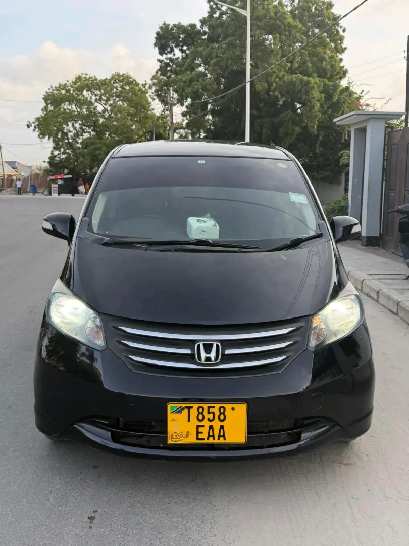 Honda Freed Minivan 2010 Nyeusi