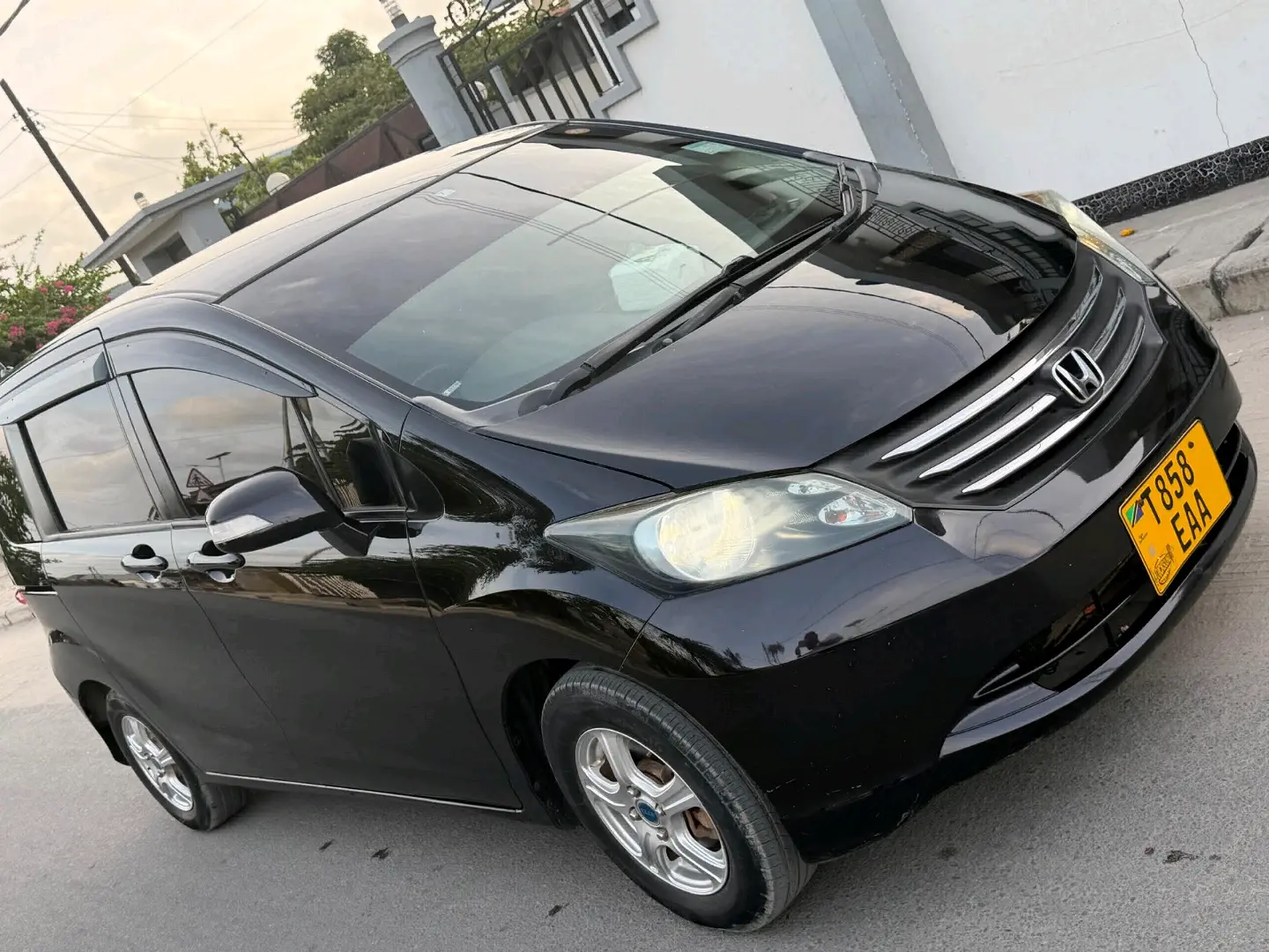 Honda Freed Minivan 2010 Nyeusi thumbnail 2