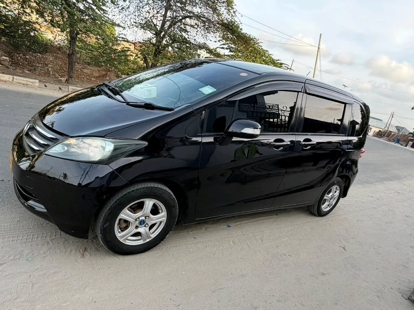 Honda Freed Minivan 2010 Nyeusi thumbnail 4