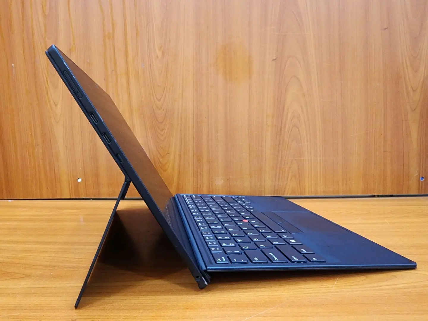 Lenovo ThinkPad X1 Core i5 8th Gen Detachable Laptop thumbnail 3