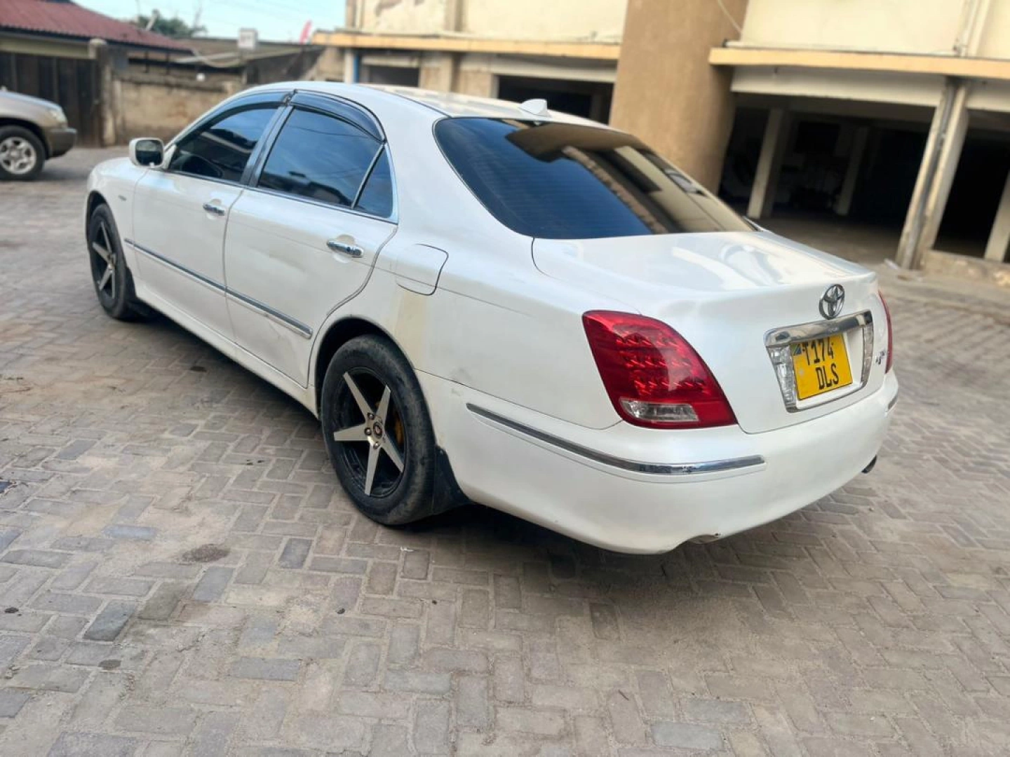 Toyota Crown Majesta 2006 Reg No. DLS thumbnail 3