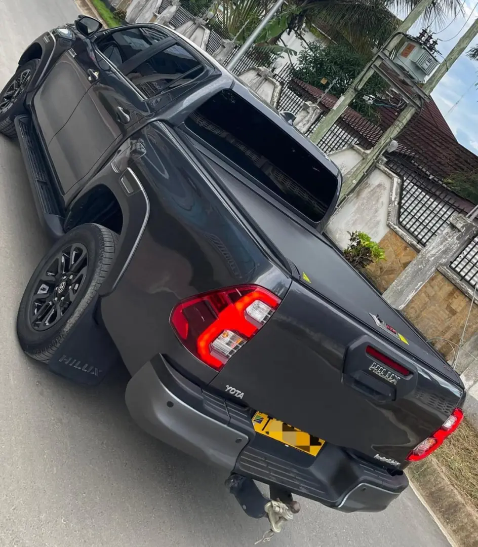 2023 Toyota Hilux Adventure 2.8L 4x4 thumbnail 3