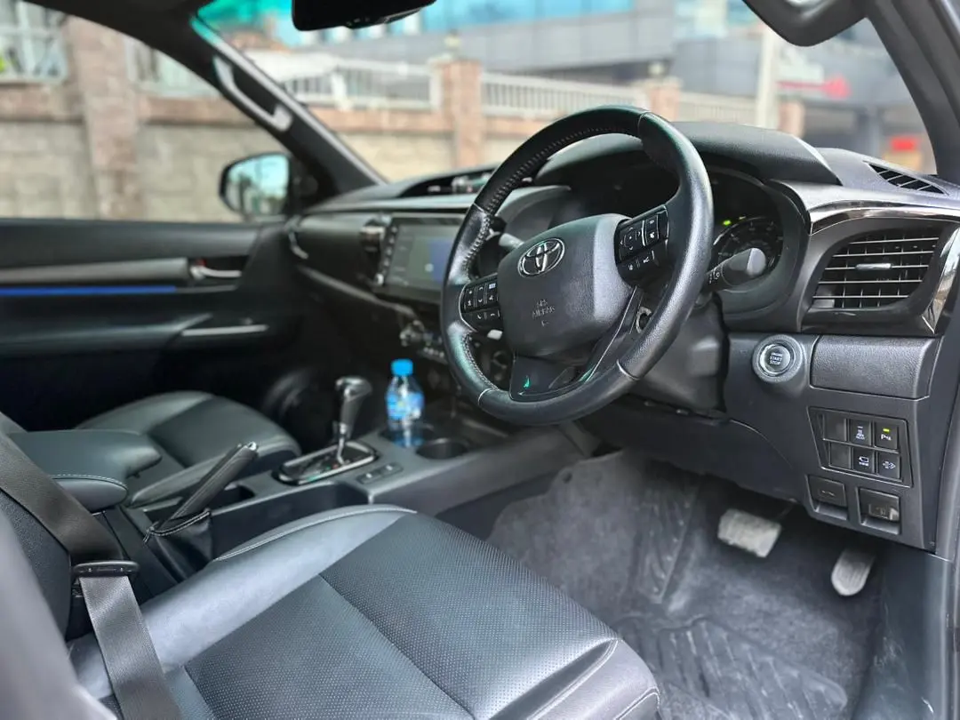 2023 Toyota Hilux Adventure 2.8L 4x4 thumbnail 4