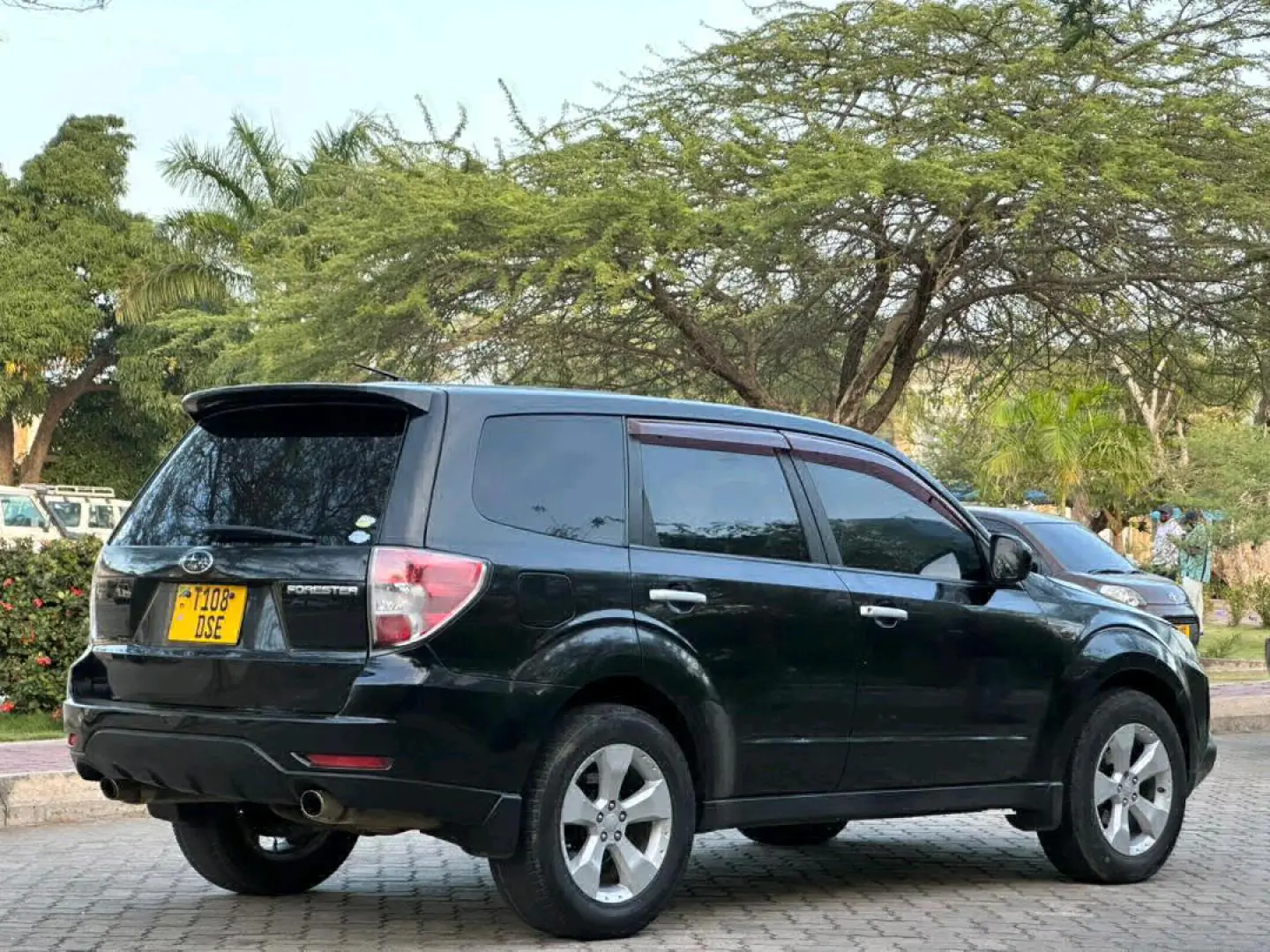 2009 Black Subaru Forester Non-Turbo thumbnail 2
