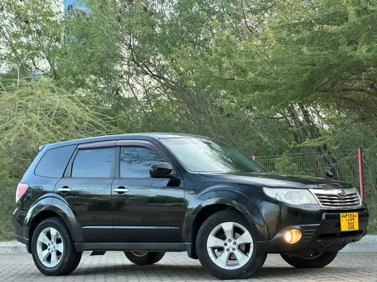 2009 Black Subaru Forester Non-Turbo thumbnail 6