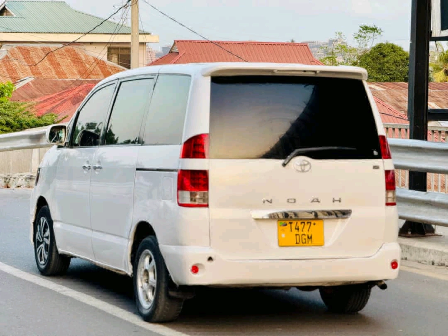 Toyota Noah New Model Minivan 2005