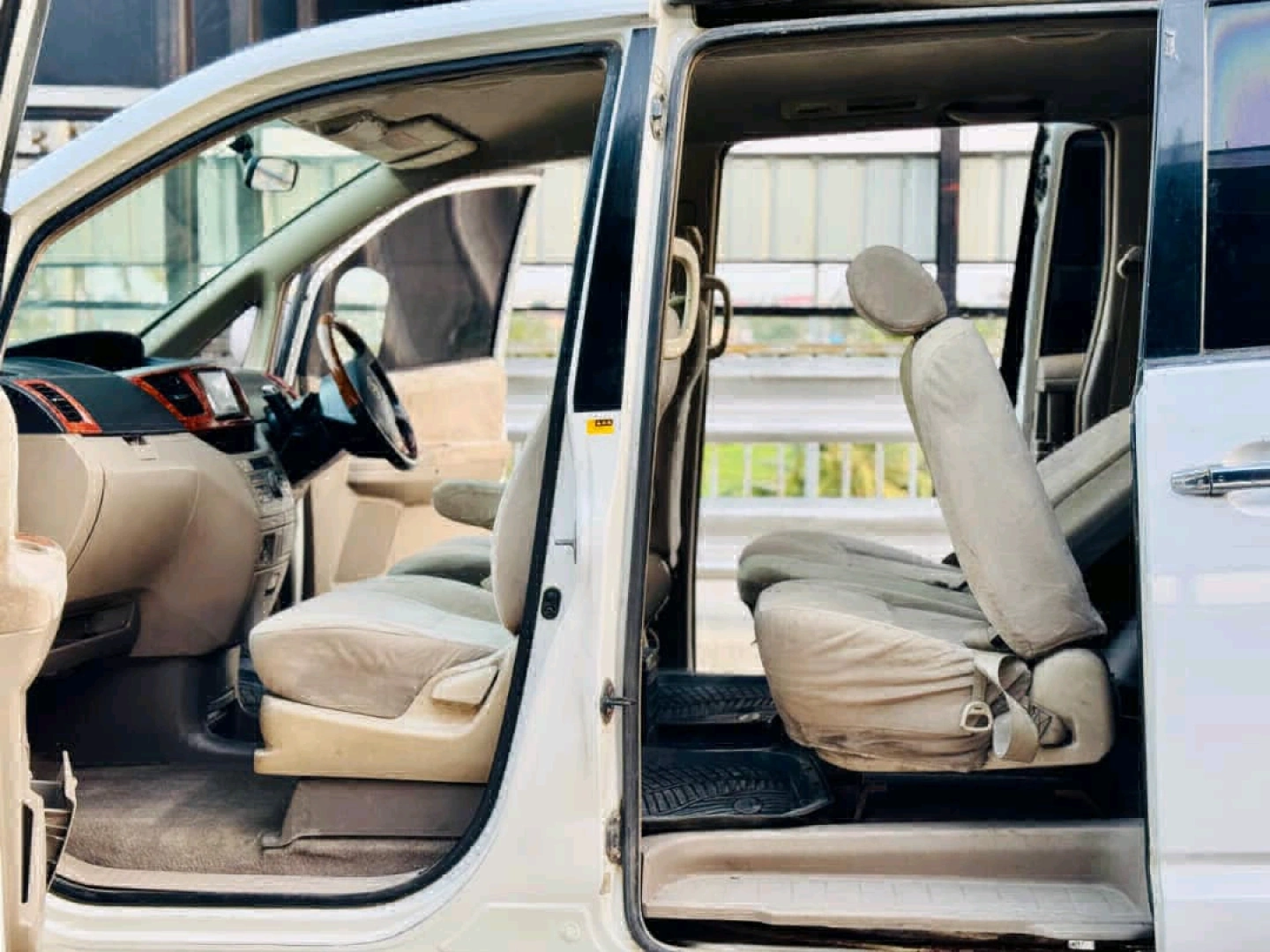 Toyota Noah New Model Minivan 2005 thumbnail 7