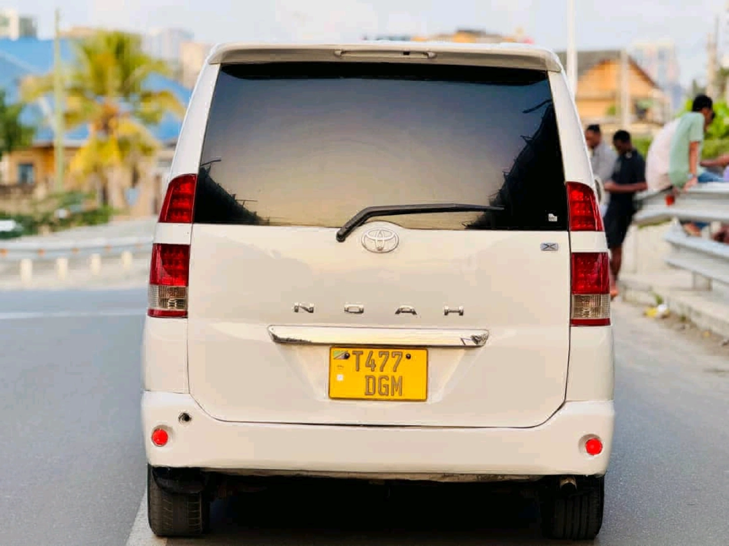 Toyota Noah New Model Minivan 2005 thumbnail 8