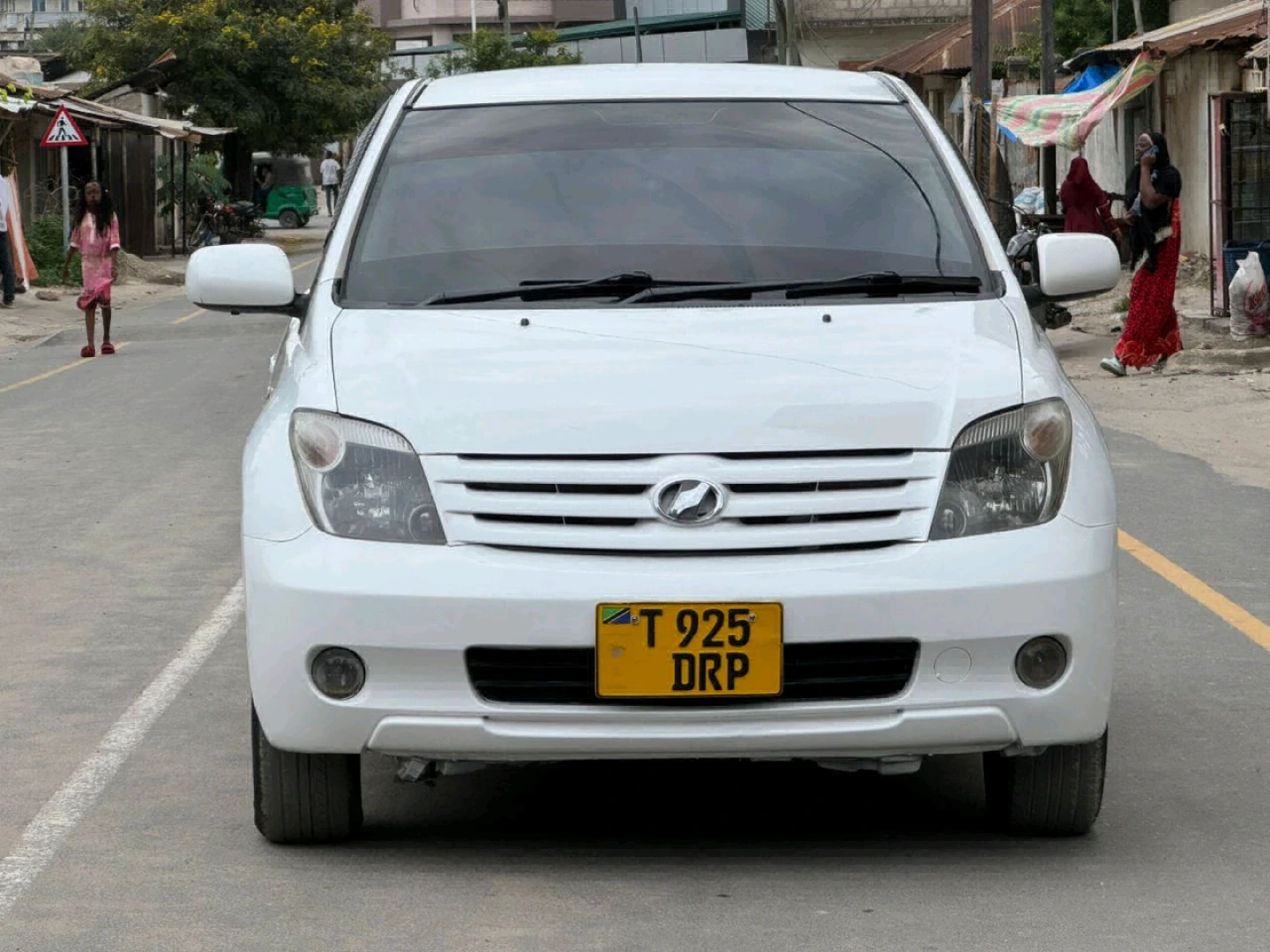 Toyota Ist Pearl White CC 1490
