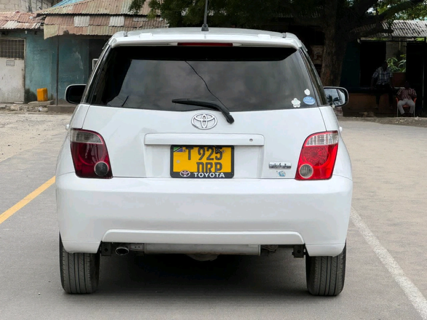 Toyota Ist Pearl White CC 1490 thumbnail 5