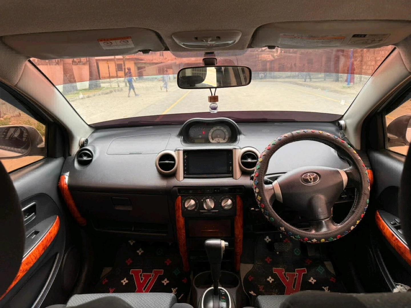 Toyota Ist Pearl White CC 1490 thumbnail 8