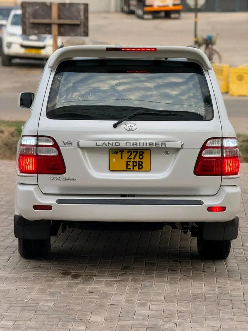 Toyota Land Cruiser VX Amazon 2003 thumbnail 2