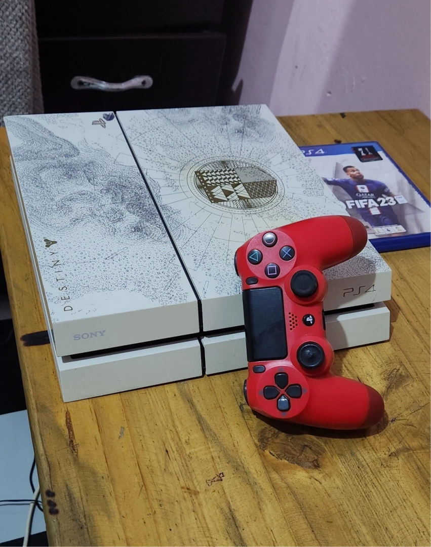 Sony PlayStation 4 (PS4) Fat Console + Controller + FIFA 23