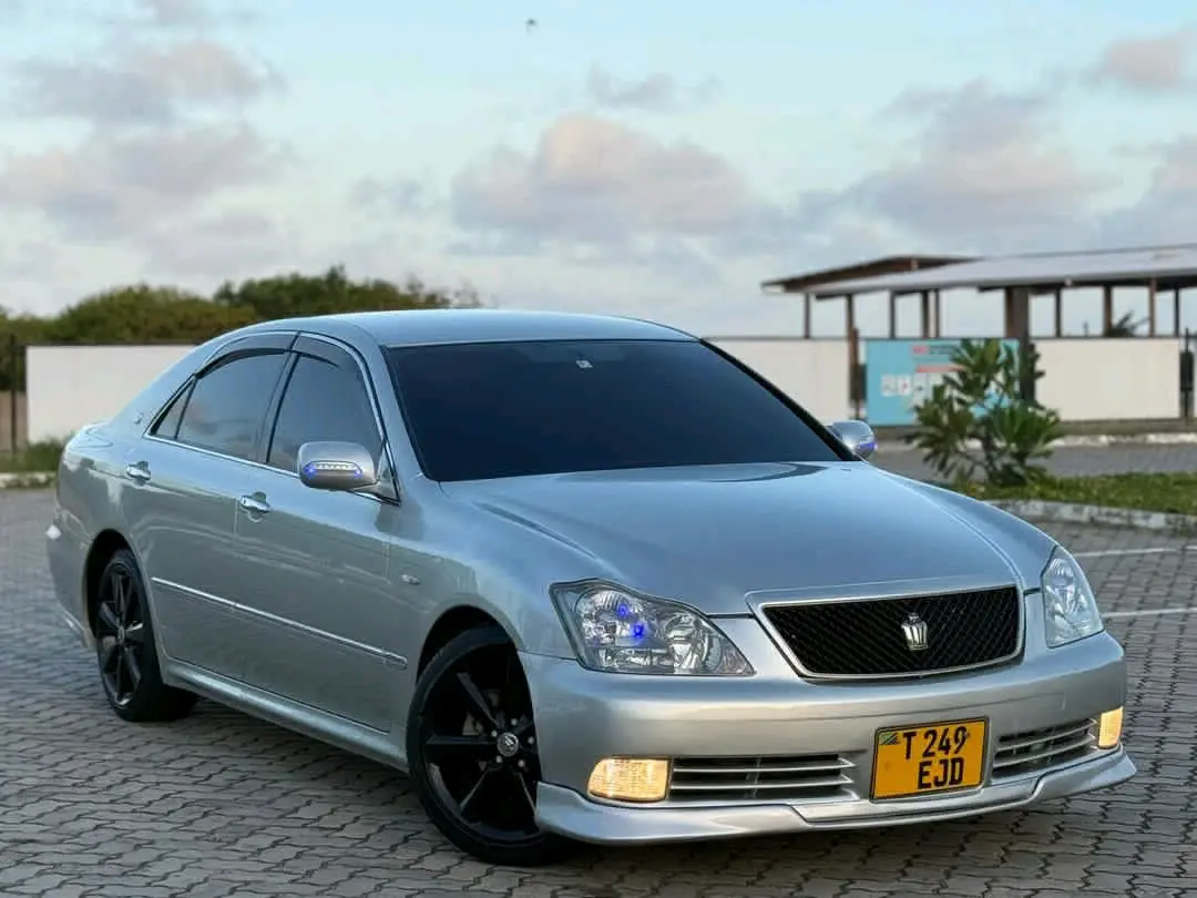 Toyota Crown Athlete 2005 thumbnail 3