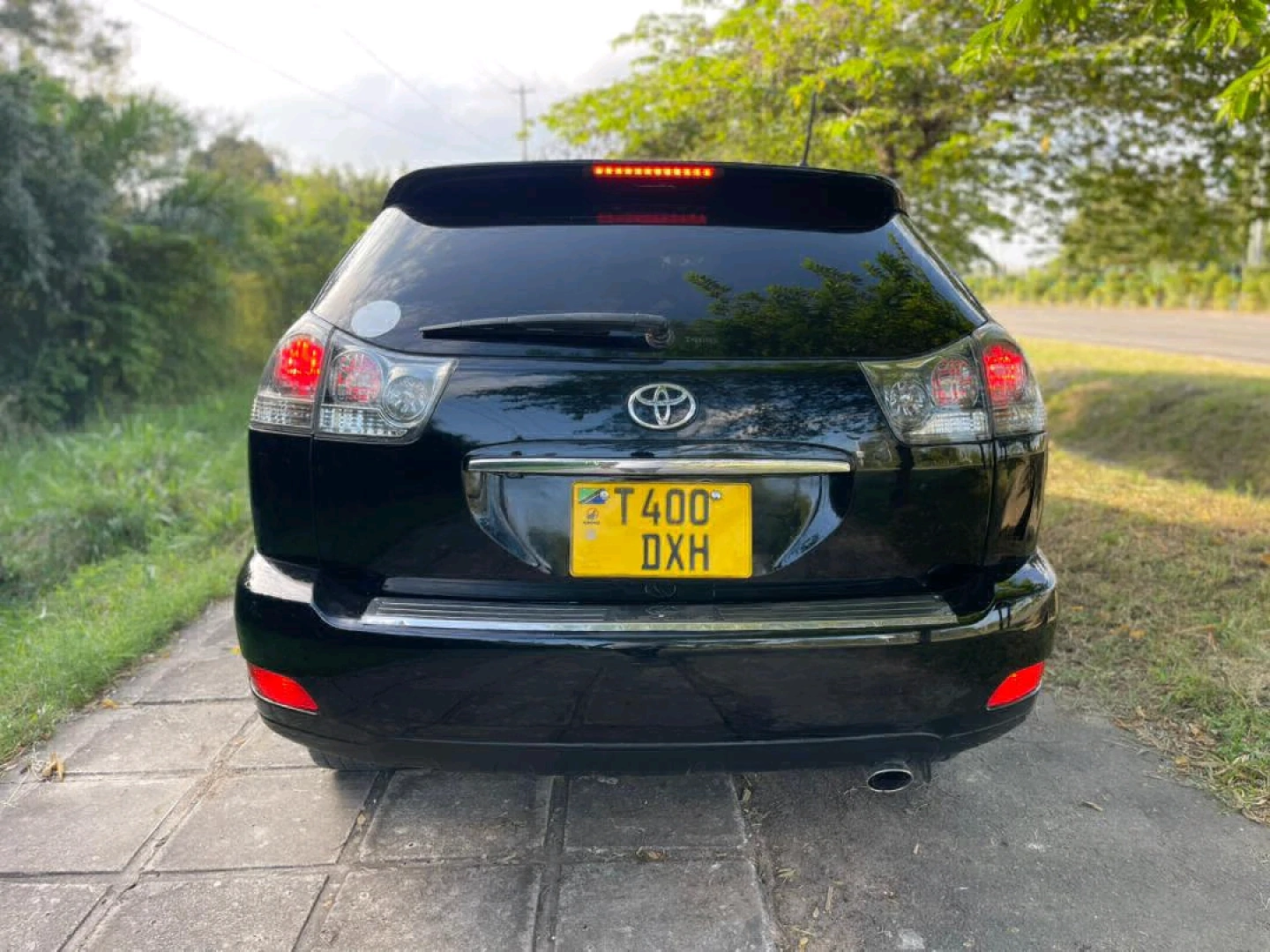 Black Toyota Harrier DXH thumbnail 2
