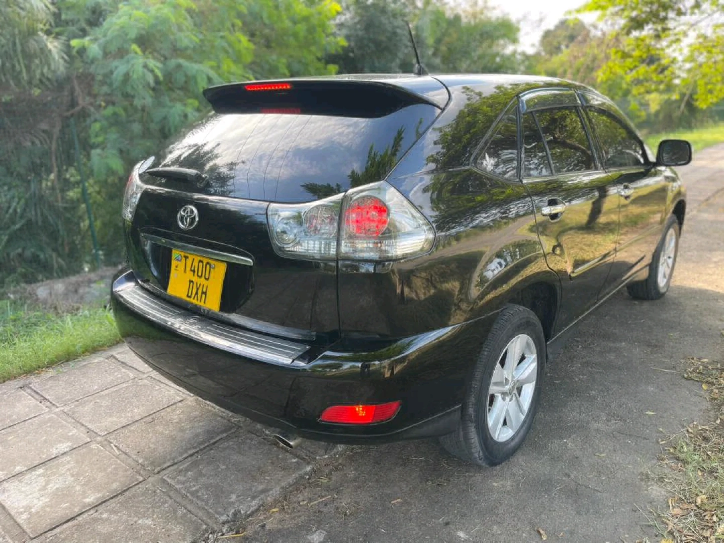 Black Toyota Harrier DXH thumbnail 3