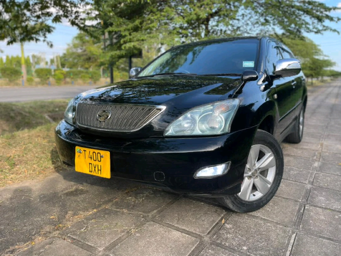 Black Toyota Harrier DXH thumbnail 4