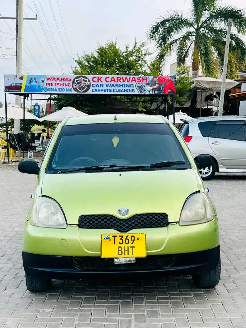 Toyota Vitz 1290cc, Light Green
