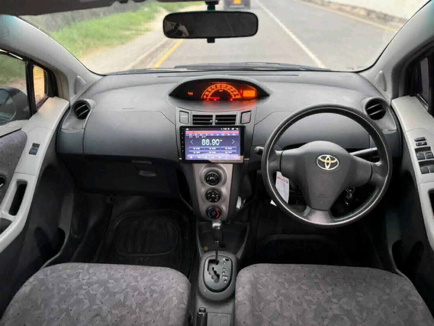 Toyota Vitz Hatchback 2008 990cc thumbnail 4