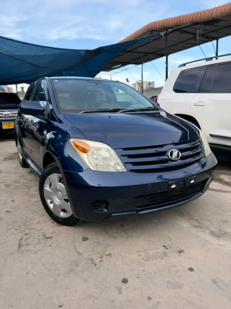 Dark Blue Toyota Ist 2005 (1490cc)