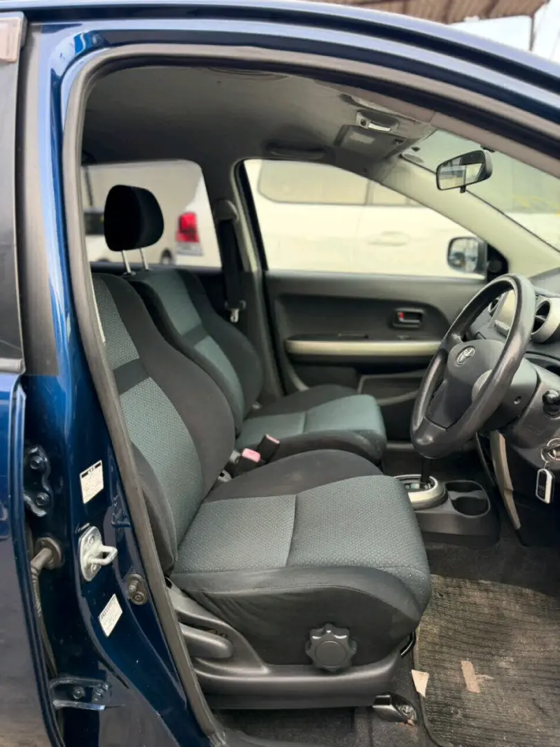 Dark Blue Toyota Ist 2005 (1490cc) thumbnail 3