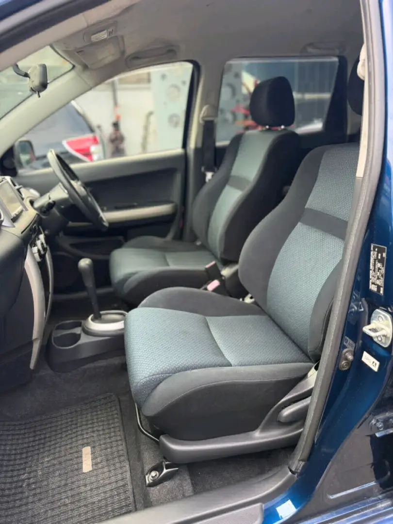 Dark Blue Toyota Ist 2005 (1490cc) thumbnail 6