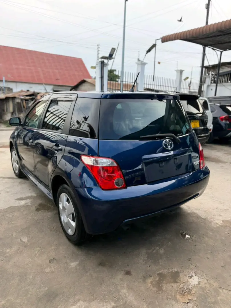 Dark Blue Toyota Ist 2005 (1490cc) thumbnail 7