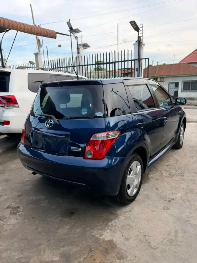 Dark Blue Toyota Ist 2005 (1490cc) thumbnail 8