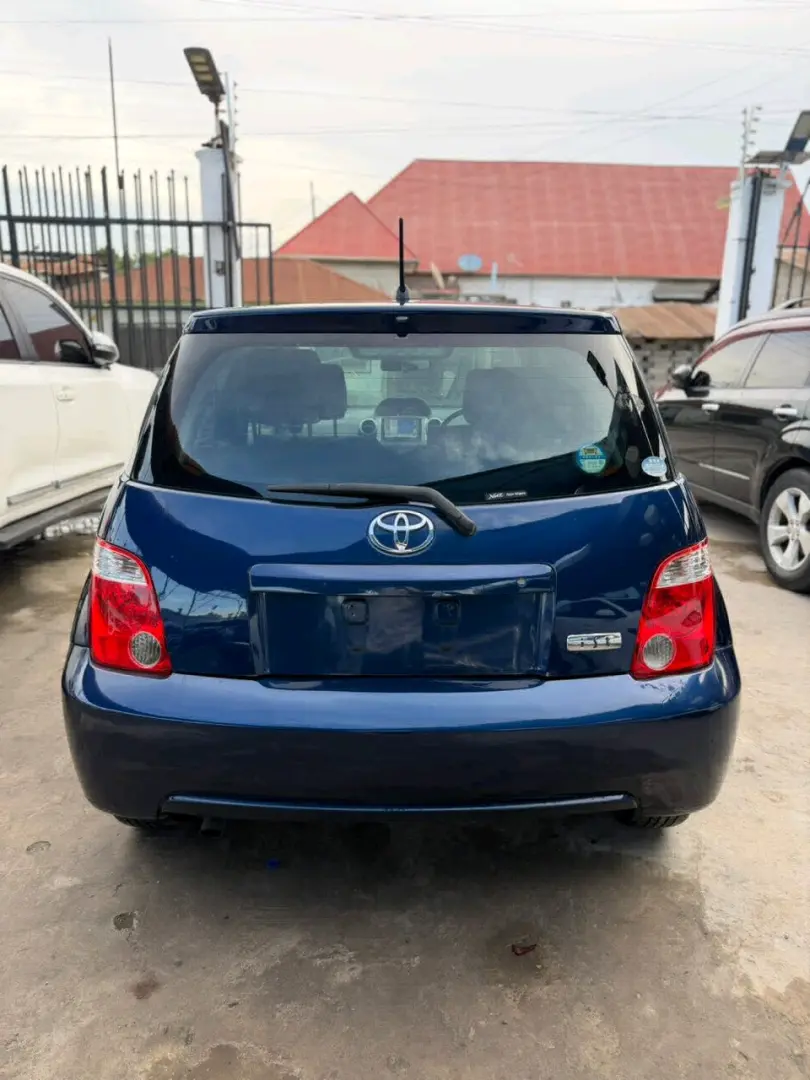 Dark Blue Toyota Ist 2005 (1490cc) thumbnail 9