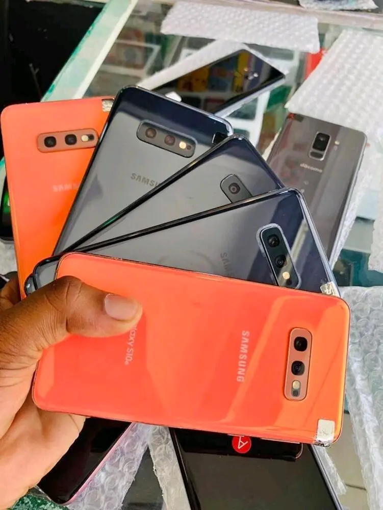 Used Samsung Galaxy S10e (6GB/128GB) with 6-Month Warranty