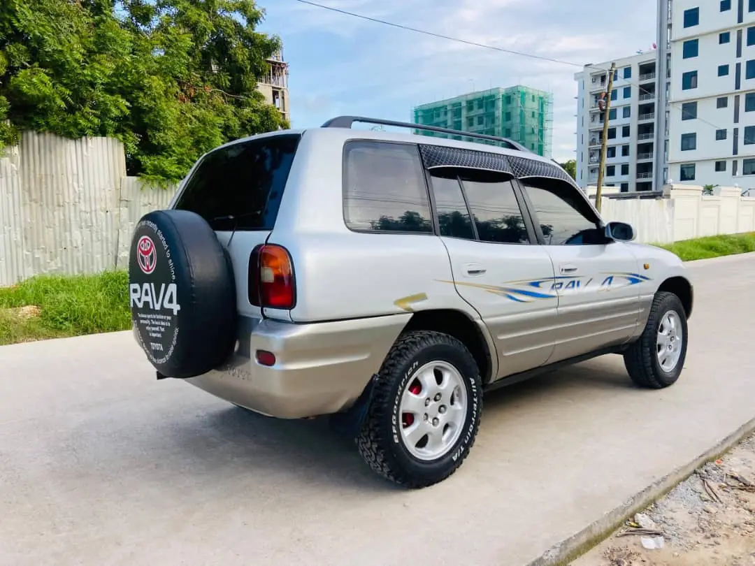 Toyota RAV4 (AUK) thumbnail 2