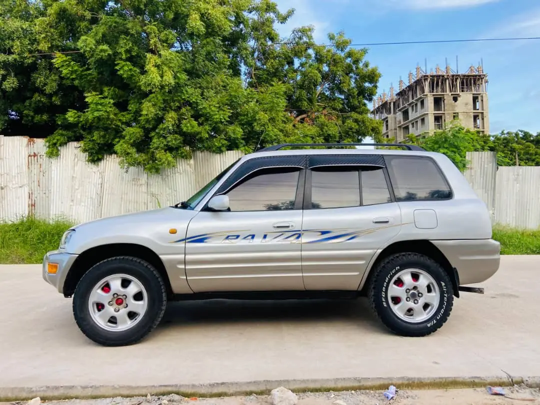 Toyota RAV4 (AUK) thumbnail 6