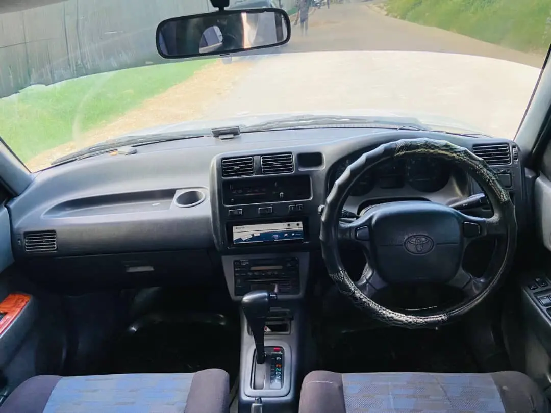 Toyota RAV4 (AUK) thumbnail 8