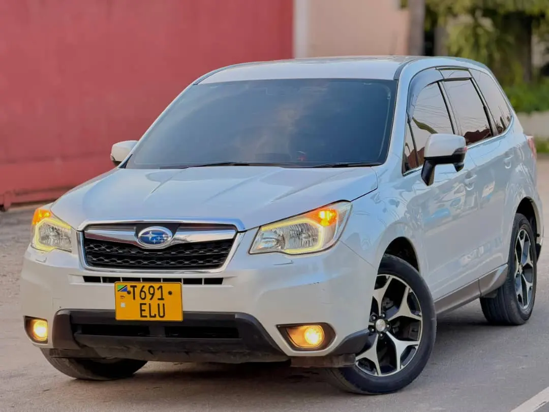 Subaru Forester SJ5 2013 Nyeusi (White) thumbnail 2