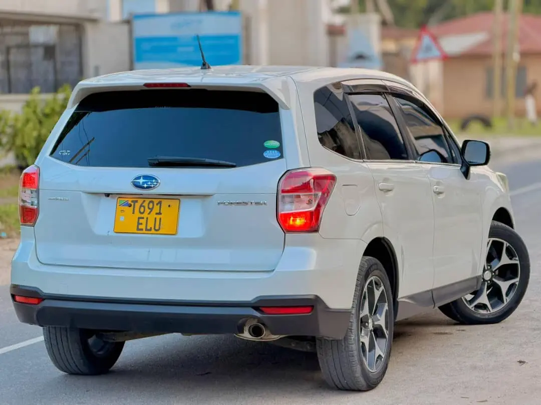 Subaru Forester SJ5 2013 Nyeusi (White) thumbnail 8